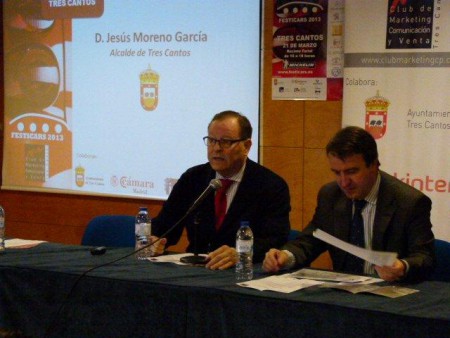 Carlos Pereda dando la bienvenida.